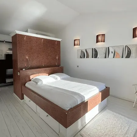 بيت للعطل Charming House With Swimming Pool And Mooring *