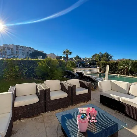 Charming House With Swimming Pool And Mooring