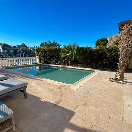 Charming House With Swimming Pool And Mooring *