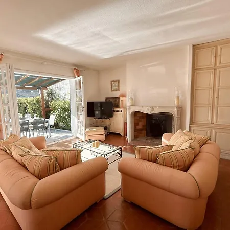 Charming House With Swimming Pool And Mooring 펜션
